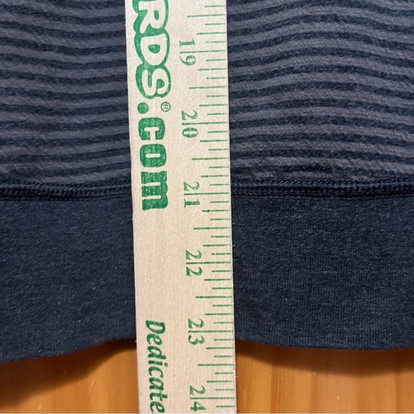 Lululemon Reversible Turtleneck Athletic Top Size Medium - Picture 8 of 8
